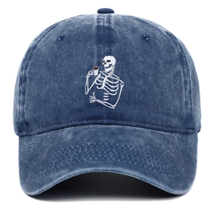 Casquette de baseball rétro en coton lavé bleu marine avec broderie tête de mort