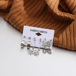 Set de 6 paires de boucles d'oreilles argentées avec chaînes serpent et strass