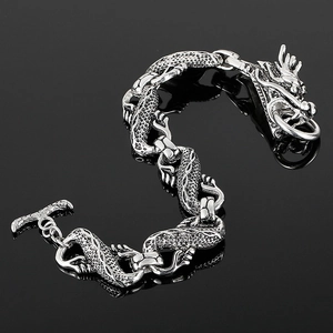 Bracelet tête de dragon en acier inoxydable rétro avec chaîne à écailles sur fond noir