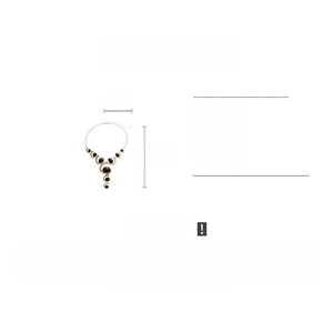 Détail d'un collier gothique en alliage doré avec pendentif ovale noir et dimensions