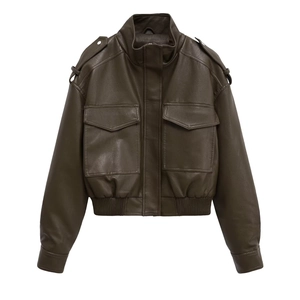 Veste tendance pour femme en similicuir marron foncé avec col montant et poches plaquées