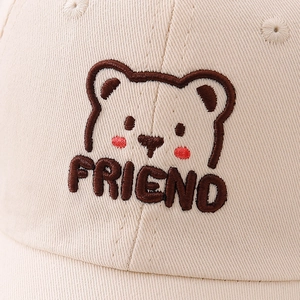 Cappellino da baseball beige per bambini con ricamo a forma di orso e scritta FRIEND