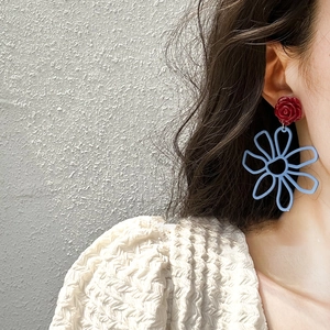 Elegant contrast resin flower drop earrings with red rose and blue hollow petals