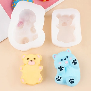 Detailansicht der Silikonformen für DIY Bärenfiguren aus Wachs und Gipsguss