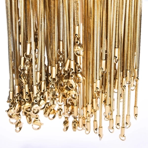 Polierte 18k Gold 1,5mm Schlangenkette Halsketten aus langlebigem 304 Edelstahl Material