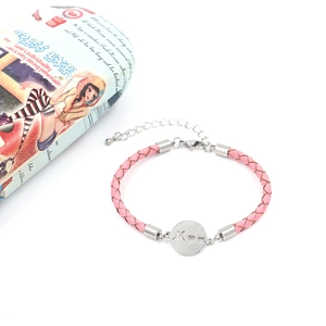 Detail of pink woven leather bracelet with Mom heart pendant and silver lobster clasp