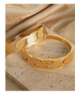 Detailed view of gold plated titanium steel bangle featuring a geometric chain link texture