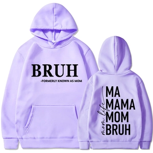 Vue avant et arrière du sweat à capuche violet clair MAMA MOM BRUH avec poche kangourou