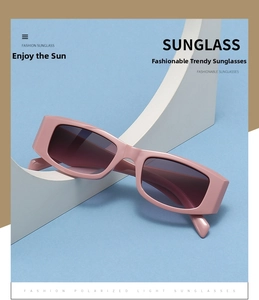 Detailed view of polarized rectangular sunglasses with pink frame and gray gradient lens