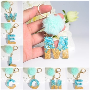 Porte-clés en Résine Alphabet Avec Pompon Vert Menthe Feuille d'Or Incrustation de Pierre Bleue Bijou de Sac Voiture Femme