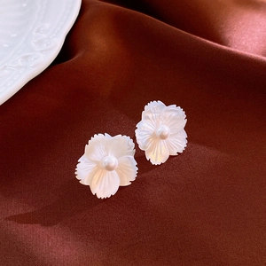 Elegant White Mother Of Artificial Pearl Flower Stud Earrings Copper Imitation Artificial Pearl With Silver Earring Post Jewelry For Women