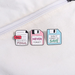 Spille smaltate vintage a forma di floppy e file su borsa in tela per amanti del tech