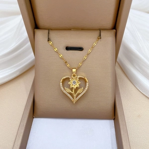 Heart Sunflower Pendant Necklace Titanium Steel Copper Micro Inlay Rhinestone Elegant Versatile Clavicle Chain For Women