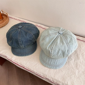 Berretti di jeans vintage in blu chiaro e scuro per un look da pittore retrò