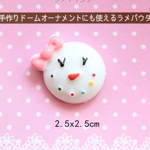Macro view of a 2.5x2.5cm resin snowman face with pink bow for DIY phone case crafts