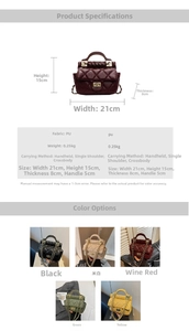 Detailed size specifications and color options for the quilted crossbody chain bag