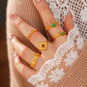 Ensemble de bagues vintage plaqué or avec zircons verts et design bohème en goutte d'eau