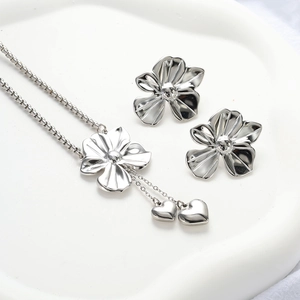 Elegant floral silver jewelry set with flower necklace and matching stud earrings