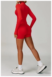 Détail du short de sport rouge sans couture à taille haute avec effet push-up