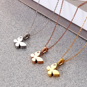 Minimalistische Schmetterling Halskette aus Edelstahl in Silber, Gold und Roségold Tönen