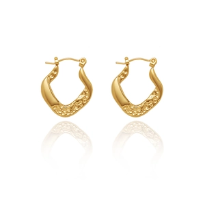 Vintage 18K gold-plated horseshoe link chain hoop earrings with hammered texture on white background