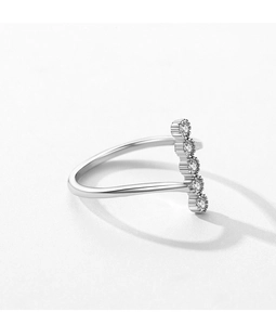 Close-up of S925 sterling silver ring with vertical bar setting and five clear zircons