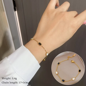 Detail view of gold-plated titanium bracelet with weight 3.4g and 17+3cm chain length