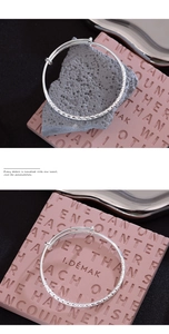 Detailed macro view of the silver hammered texture and adjustable push-pull closure