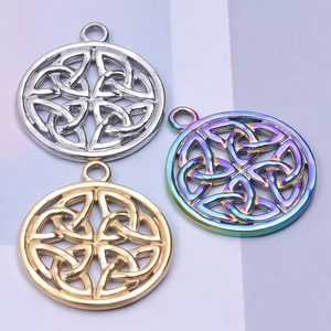 Pendentif nœud celtique rond en acier inoxydable poli en or, argent et arc-en-ciel