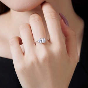 Detail of S925 sterling silver chain ring featuring heart and emerald cut crystals