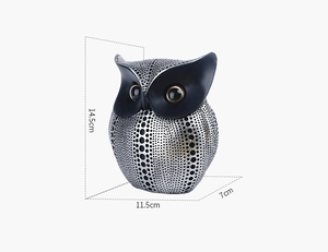 Detailed view of resin owl statue with dimensions 14.5cm height and 11.5cm width