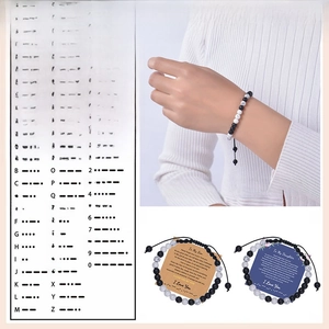 Bracelet code Morse avec perles de turquoise blanche et carte de message secret