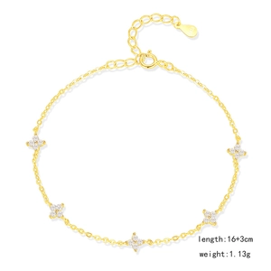 Elegant S925 sterling silver four-leaf clover bracelet in gold with sparkling crystals