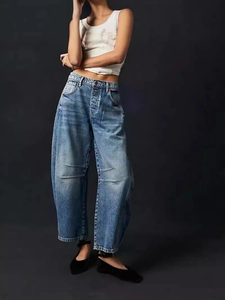 Jean large extensible bleu clair pour femme avec coupe ample et finition denim délavé