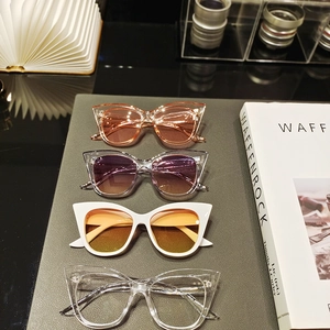 Collezione di occhiali da sole cat-eye alla moda in rosa, viola e bianco eleganti