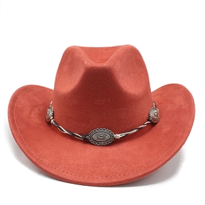 Chapeau de cowboy classique en daim rouge brique avec bande tressée et accents en métal