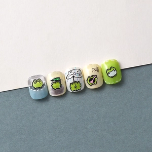Vue détaillée de stickers 5D pour ongles avec motifs de grenouilles mignons en relief 3D