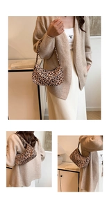 Gros plan d'un petit sac à main en toile à motif léopard avec texture vintage chic