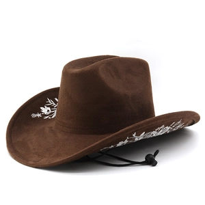 Détail de broderie florale blanche sur un chapeau de cowboy marron avec cordon réglable