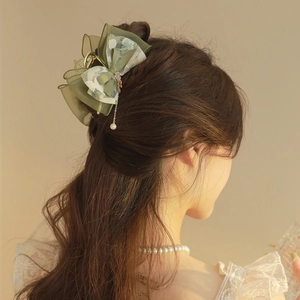 Elegant green tulle bow hair claw clip with pearl tassel and metal chain decoration