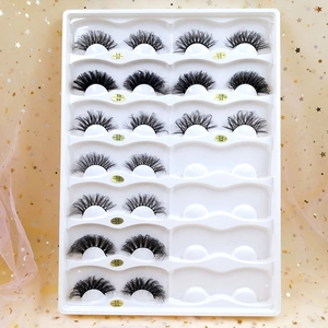 Close-up of 20 pairs of 5D voluminous messy Russian false eyelashes on a white tray