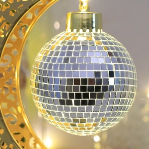 Esfera disco de espejo de Eid al-Adha con lámpara decorativa LED de luna hueca dorada.