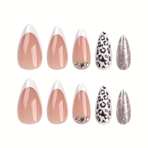Mandel-Press-on-Nägel mit French Tips, Leopardenmuster, Silberglitzer und Strasssteinen