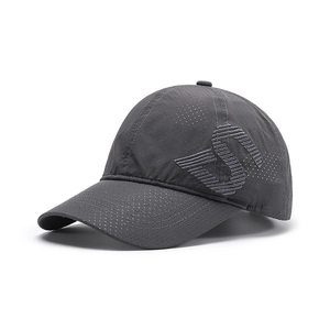 Dark grey quick-dry mesh baseball cap with embroidered S logo for outdoor sun protection