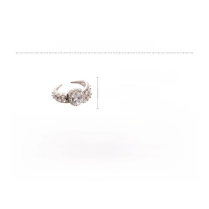 Detailed size specifications of the oval zircon ring showing a 2.3cm height and 1.4cm inner diameter