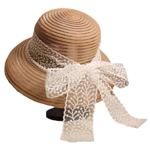 Chapeau de soleil élégant en paille pour femmes avec nœud en dentelle et perles