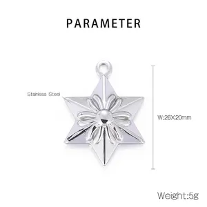Détails des dimensions du pendentif hexagramme en acier avec relief floral poli