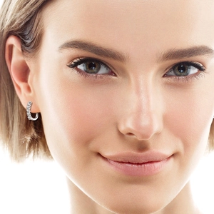 Elegant 925 sterling silver U-shaped hoop earrings with sparkling moissanite on model