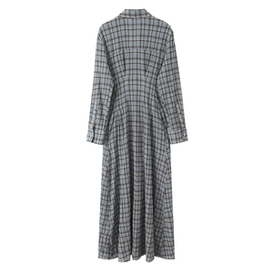 Klassisches langärmliges Maxikleid mit Karomuster aus Baumwollleinen, flache Rückansicht