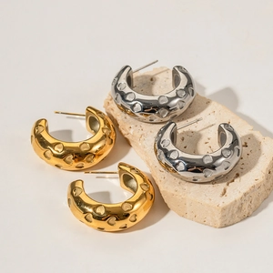 Polished 18K gold and silver chunky C-hoop earrings with hollow heart pattern